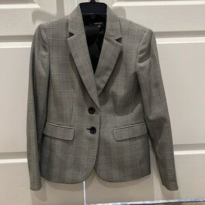Jones New York Size 4, Single breasted, Black and White Houndstooth blazer
